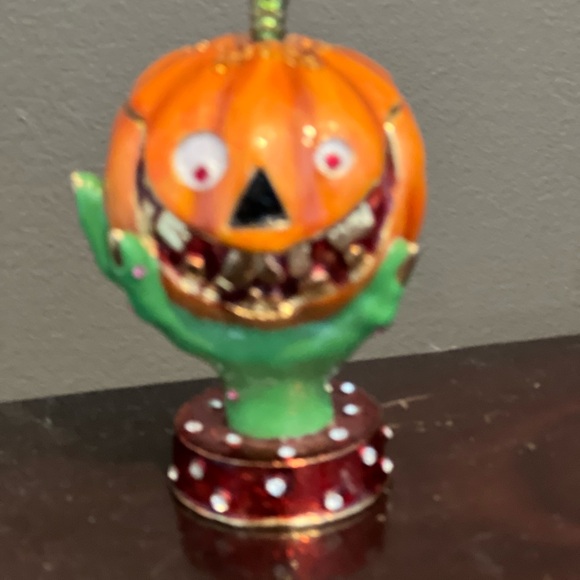 Department 56  Halloween bejeweled box small Jack o’Latern  witch hand. - Picture 2 of 7